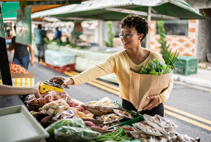 Lavoro in mercati all’aperto in giro per l’Italia